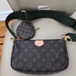 Louis Vuitton multi pochette